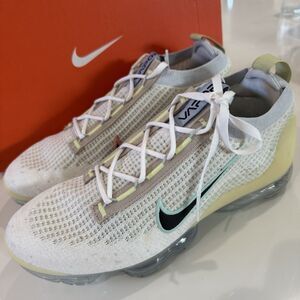 Nike Air VaporMax Flyknit 2021 “Mismatched Swoosh” DQ7633-100 Men's Sz 10.5 NEW